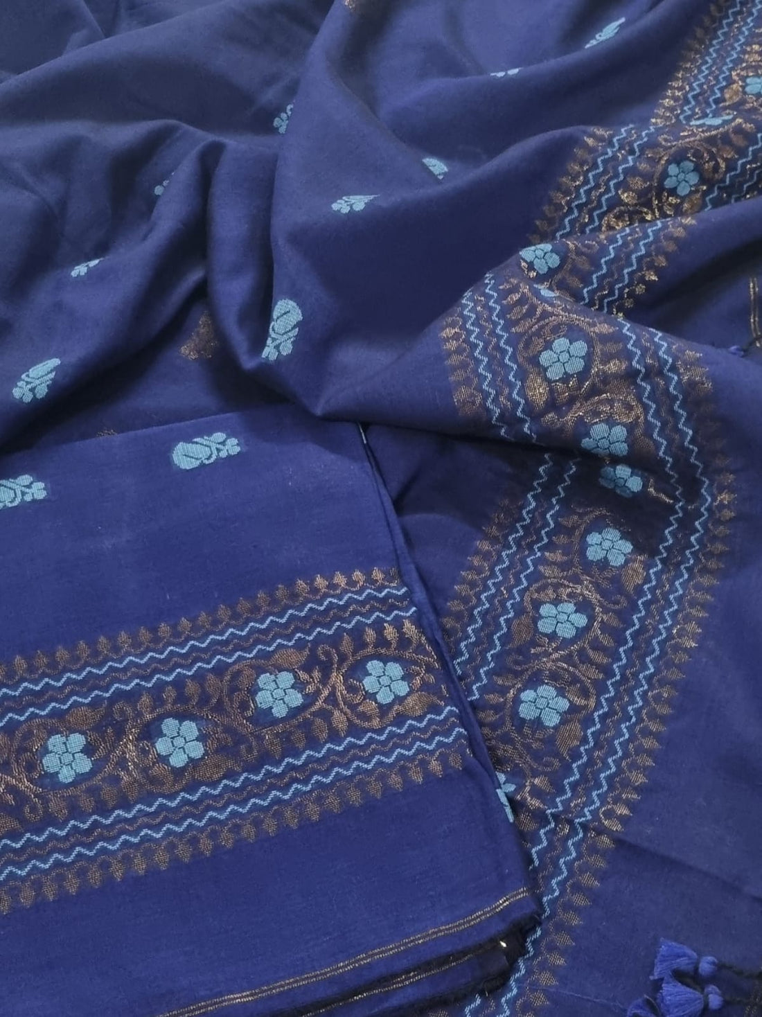 The Art of Hand-Woven Handloom Fabric: A Complete Guide