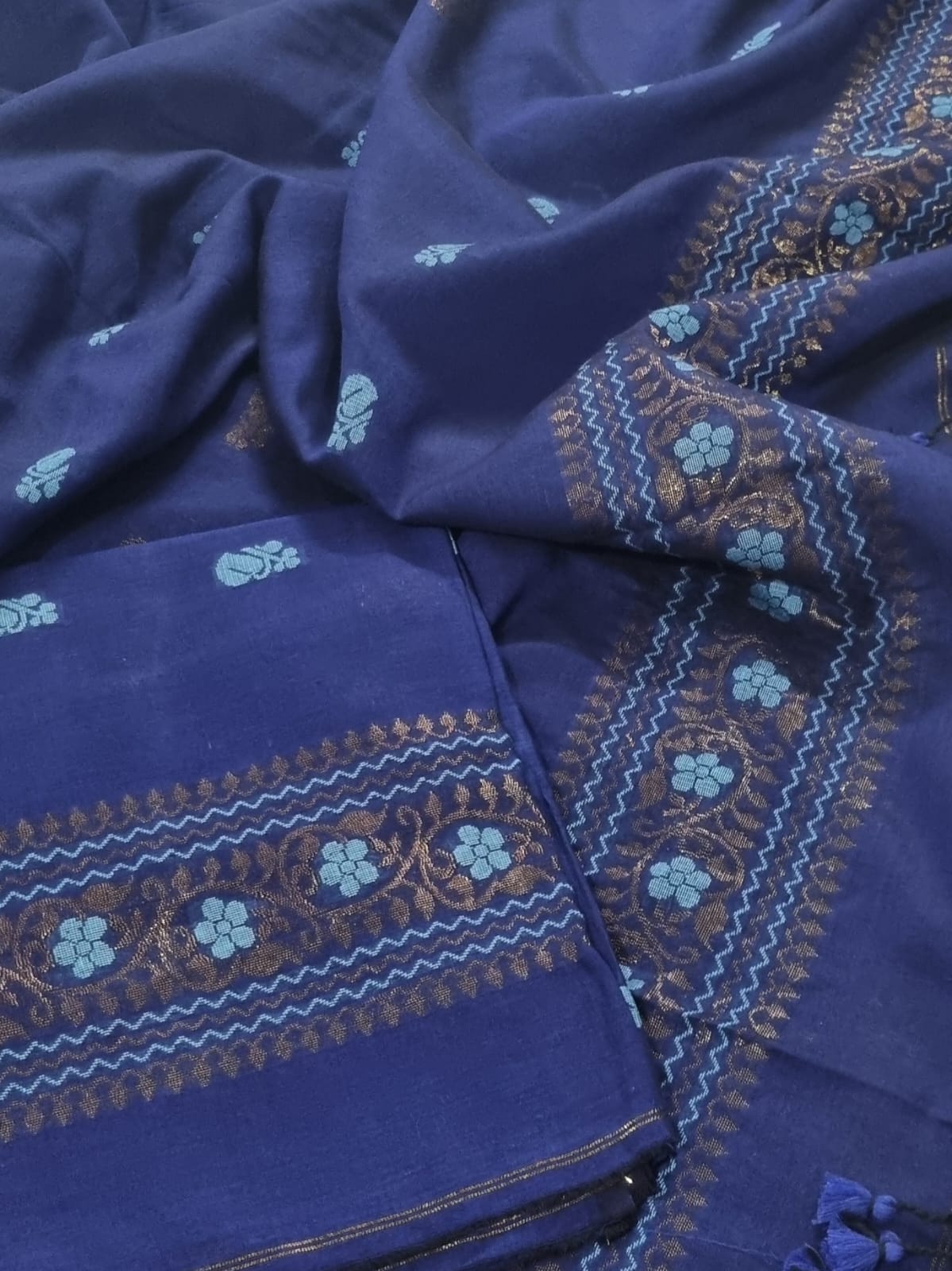 The Art of Hand-Woven Handloom Fabric: A Complete Guide