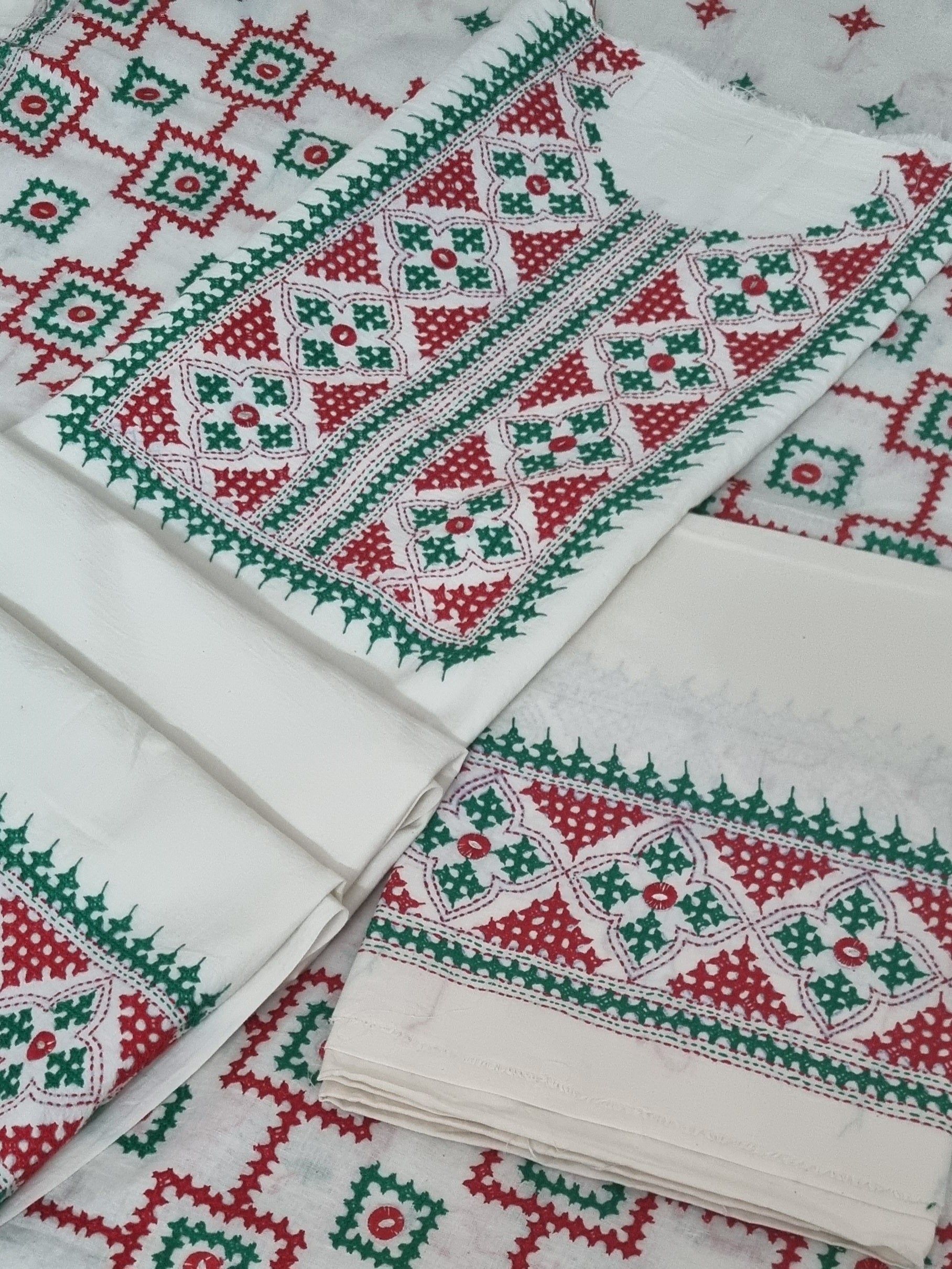 Cream Sindhi hand-embroidered suit set – dupatta with red and green motifs