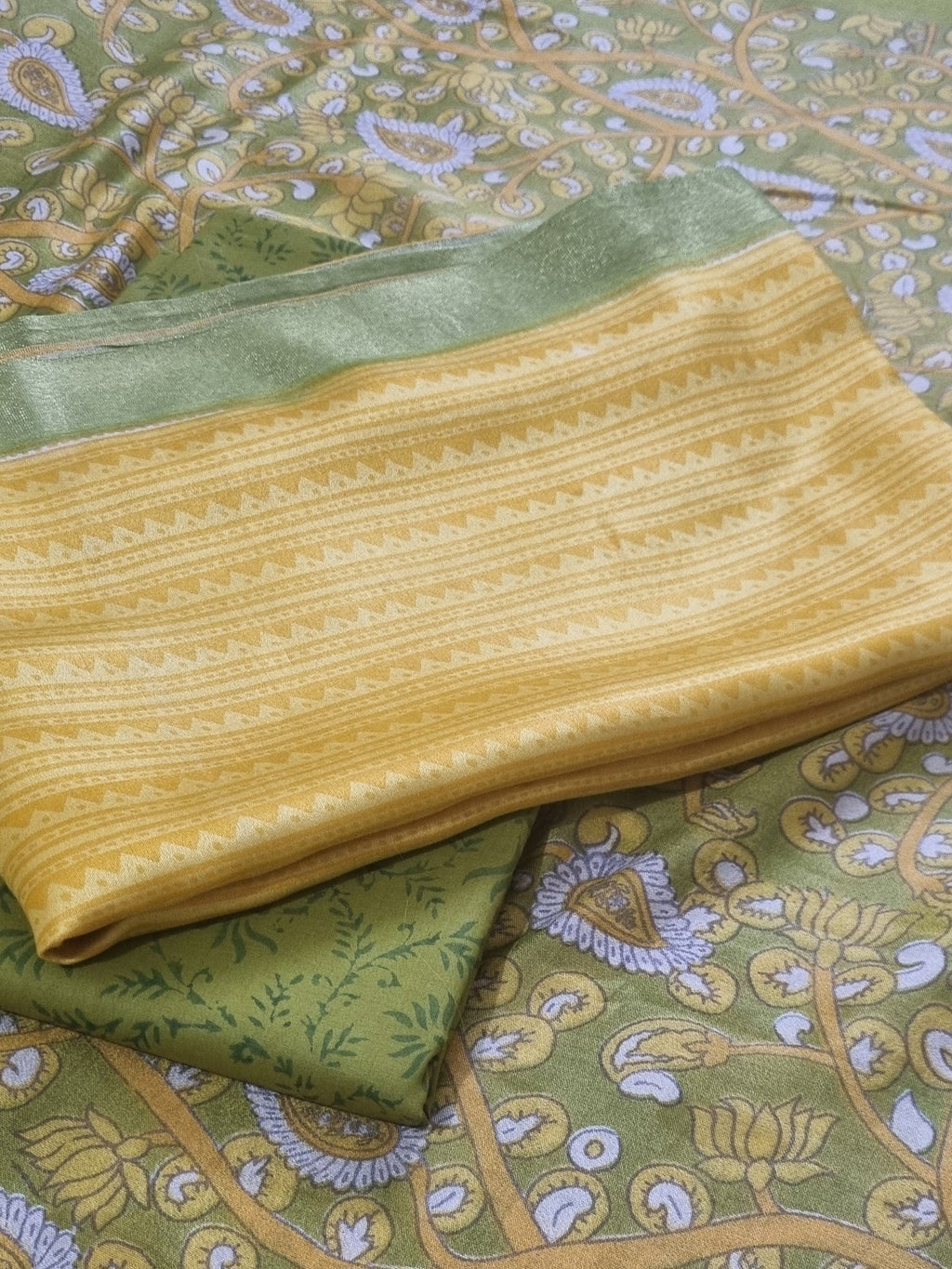 Maheshwari Silk Co-ord Suit Set – Yellow and Green Handwoven Fabric Detail
