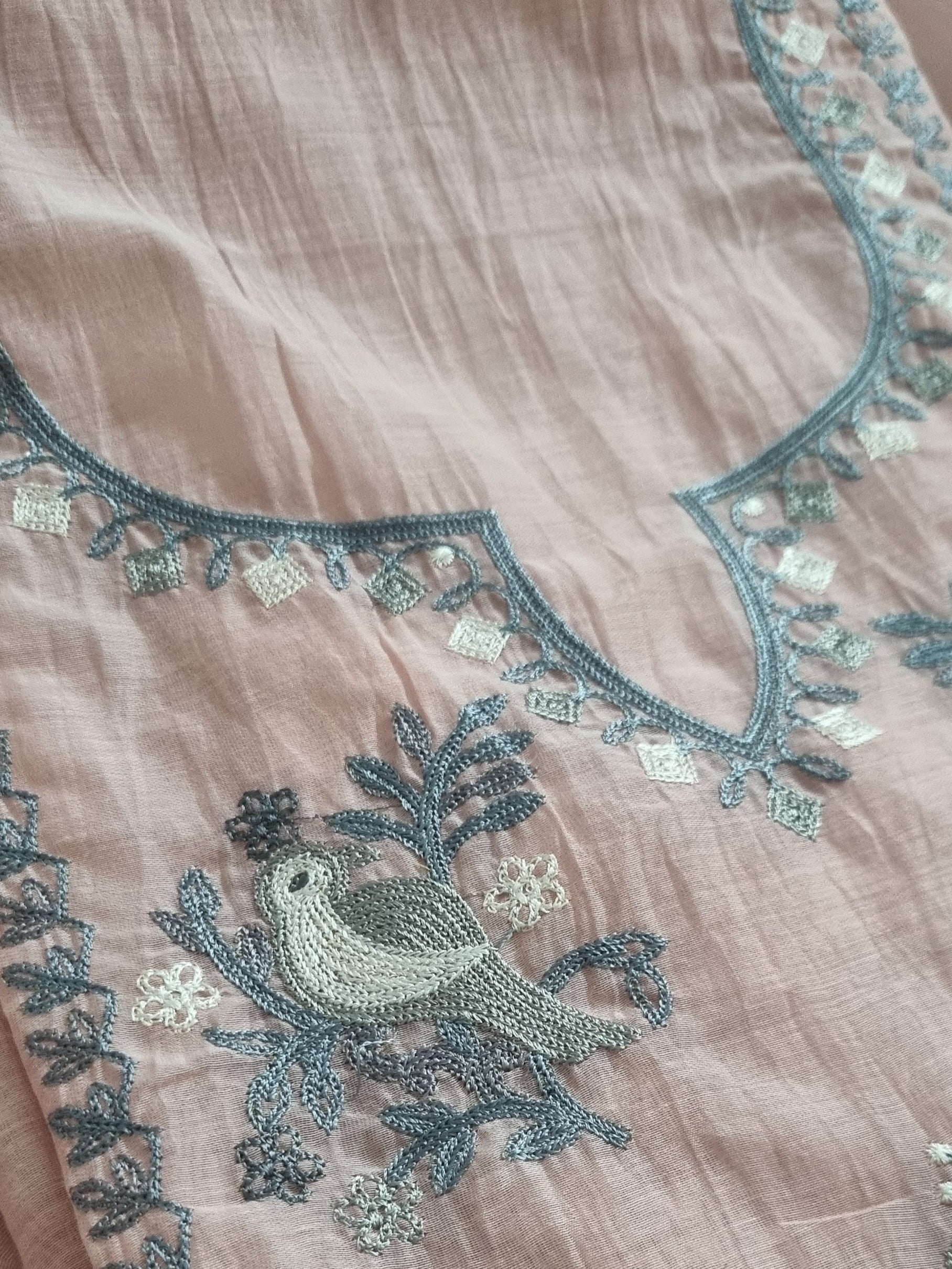 Powder pink Chanderi Silk suit set – close-up of embroidery motifs