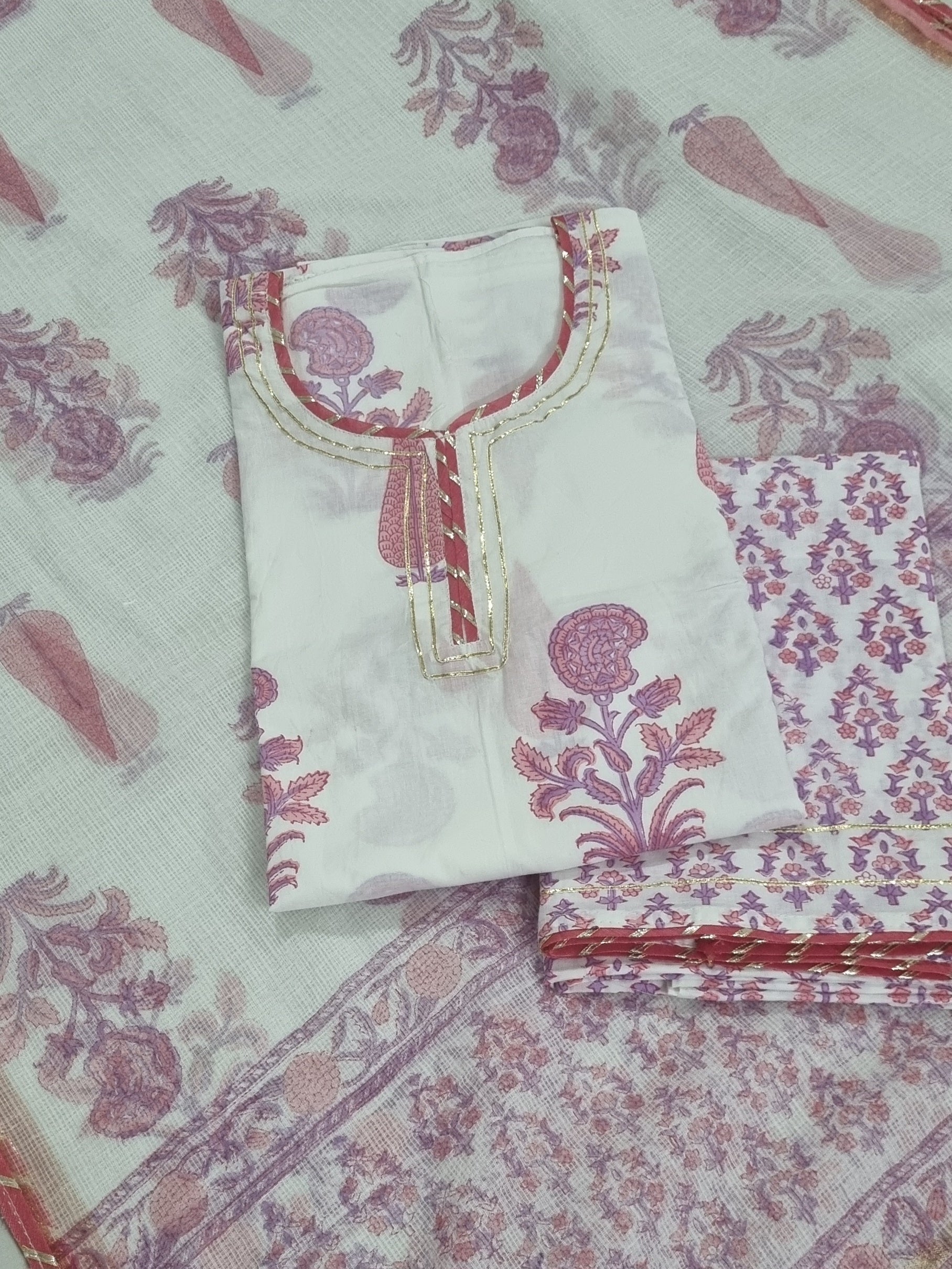 Block Printed Kota Doria Dupatta with Gota Patti Border – White Pink – Detail
