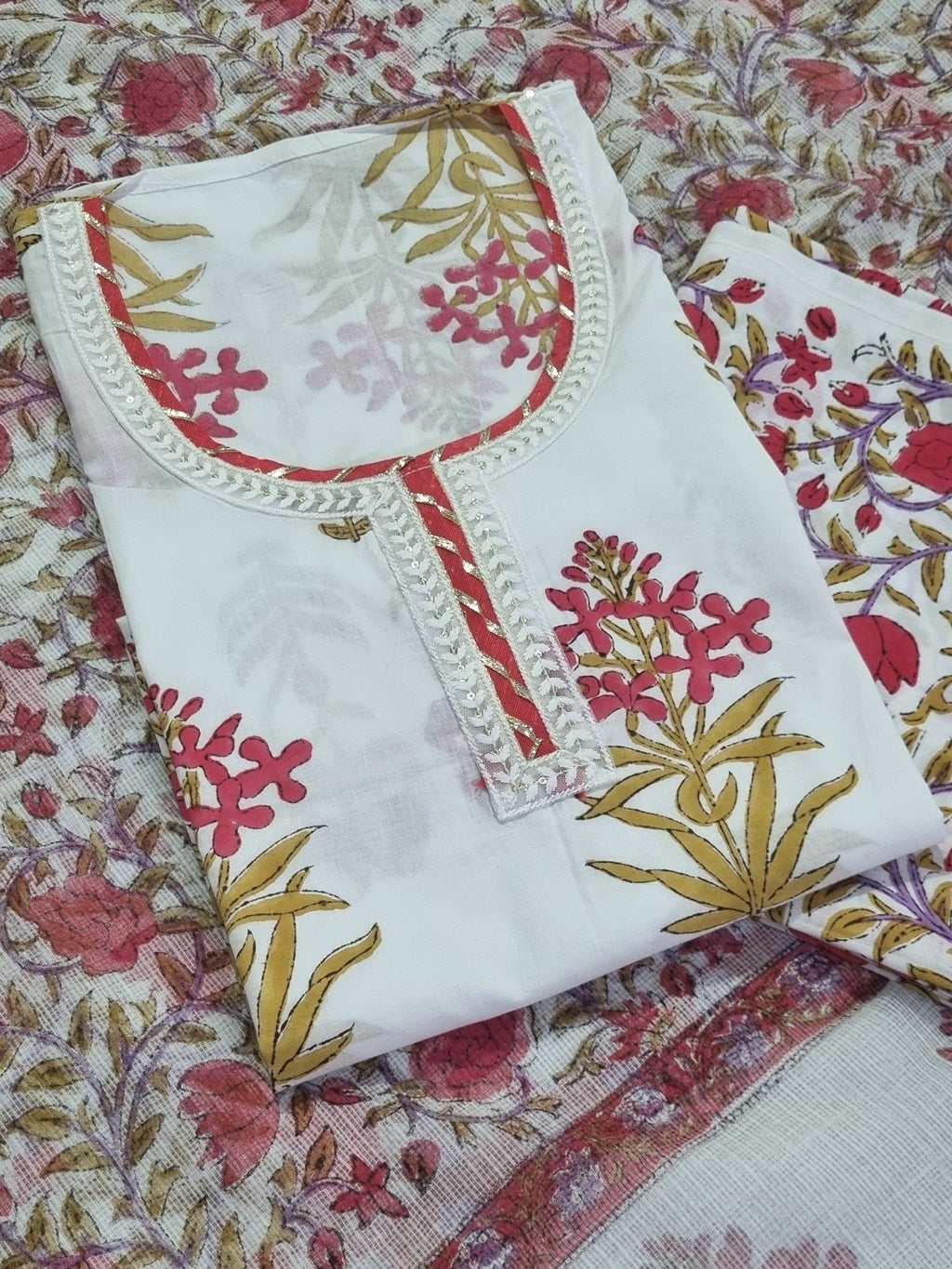 Block print cotton kurta with Gota Patti neckline and white lace daman – detail view