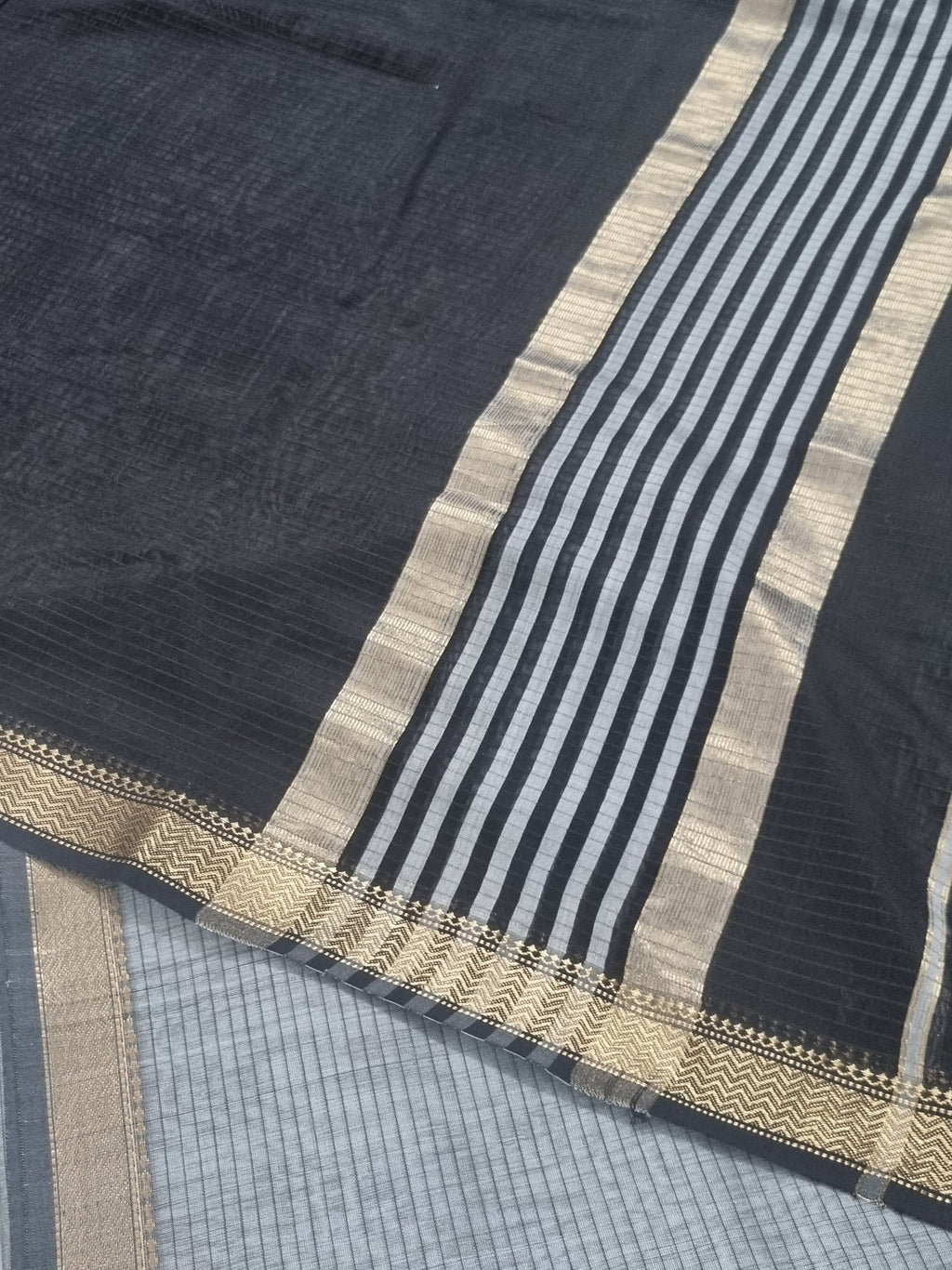 Grey Black Maheshwari Silk Suit Set – Dupatta Detail