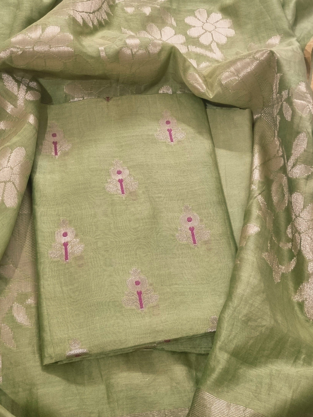 Handwoven Banarasi Karwa Booti 3-piece unstitched suit in elaichi green — dupatta and fabric detail