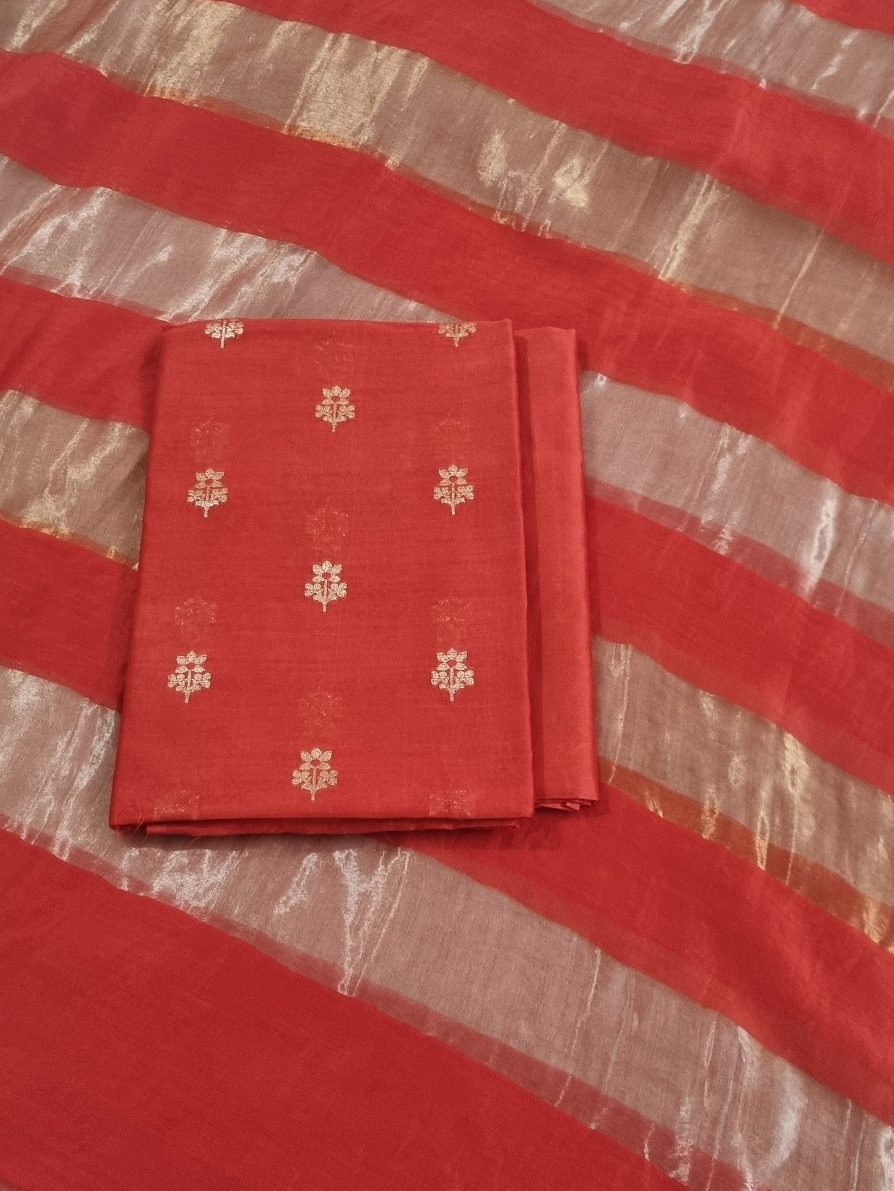 Unstitched Banarasi suit set with dupatta – handwoven Karwa Booti motif