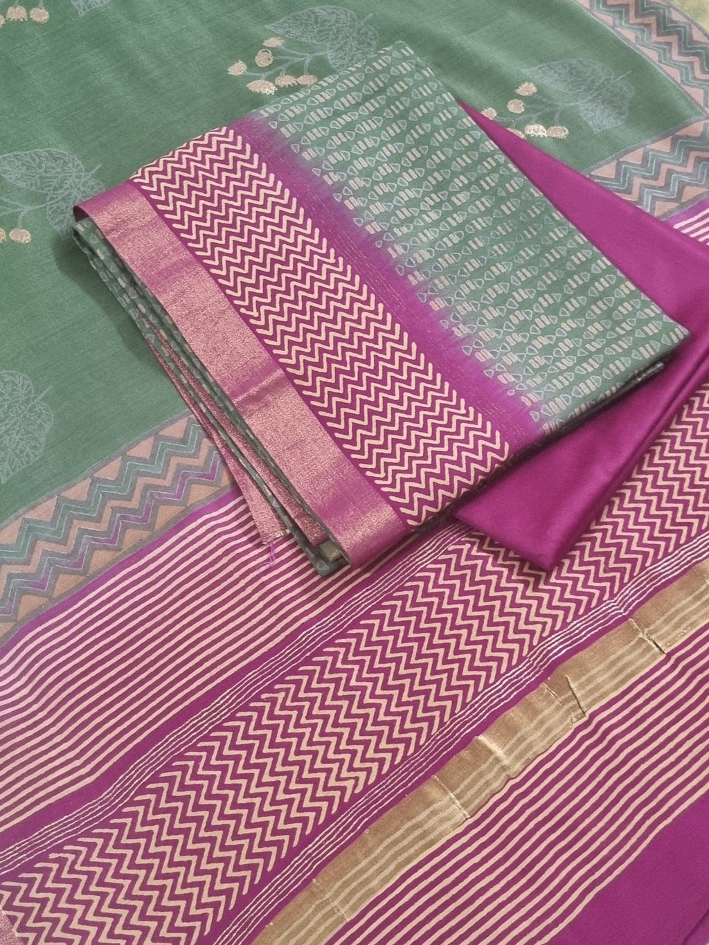 Handloom Maheshwari silk salwar kameez set – light forest green and purple dupatta detail