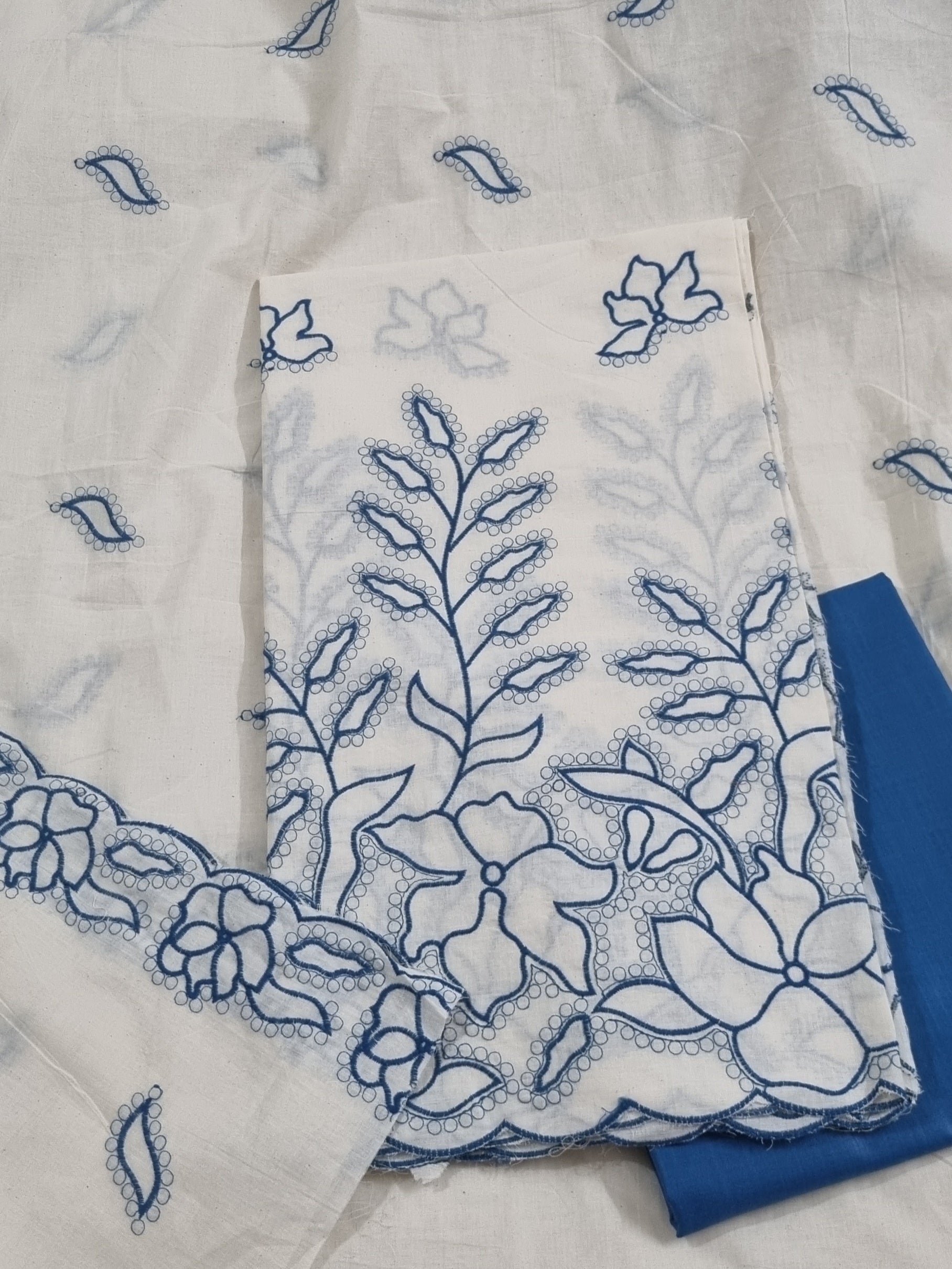 Close-up of blue scalloped embroidery on cream handloom cotton fabric – unstitched suit set – Tantuvanacrafts