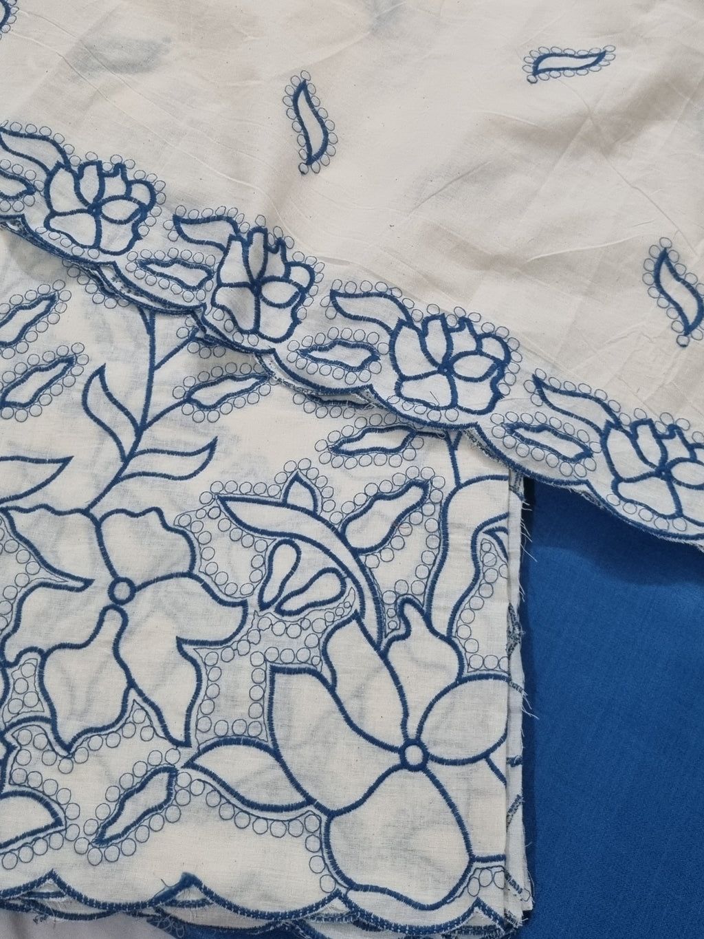Fabric detail of cream and blue handloom cotton suit with embroidered dupatta – Tantuvanacrafts