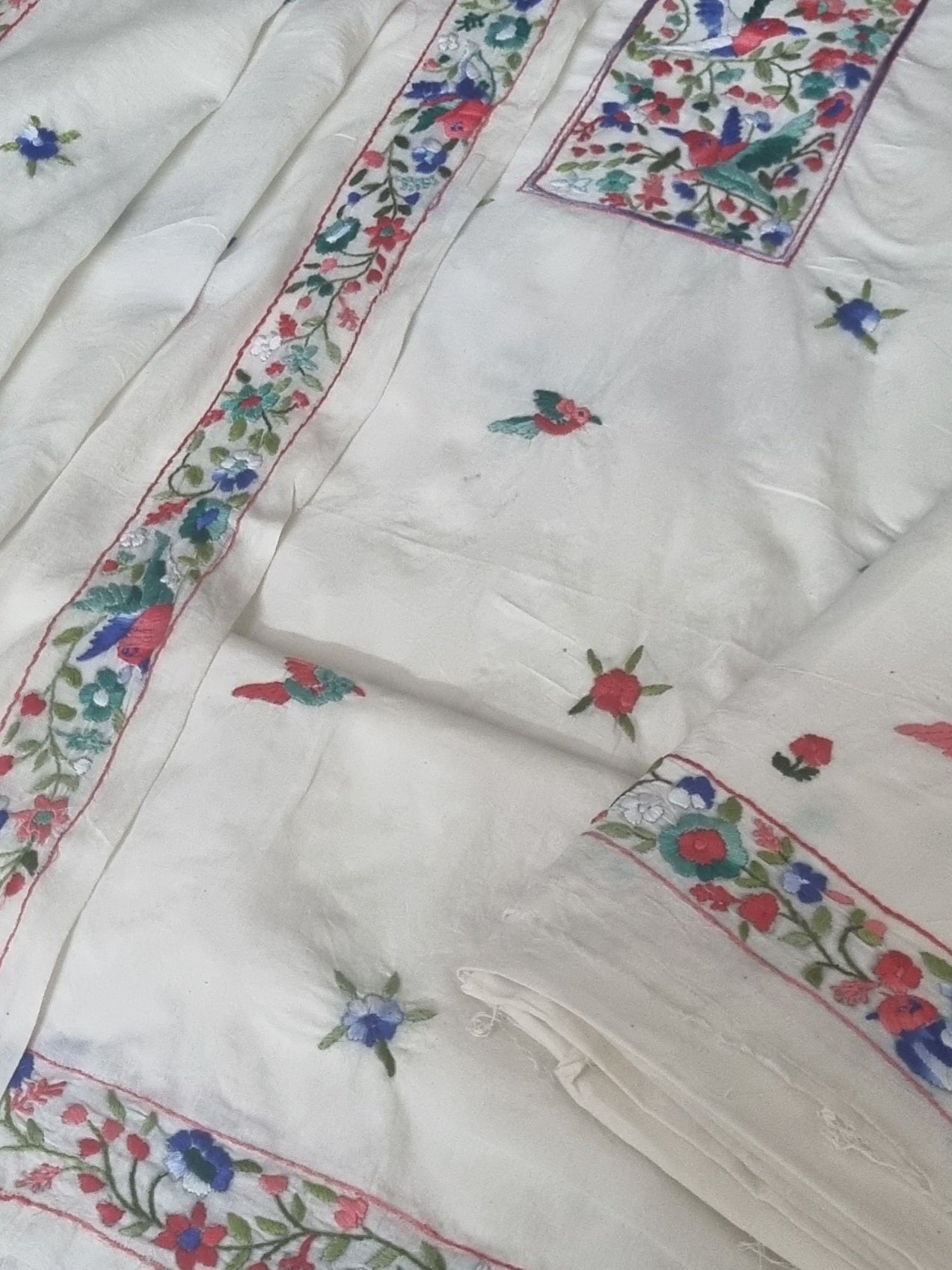 Green blue floral Parsi Gara embroidery on Indian handloom cotton suit set – close-up detail