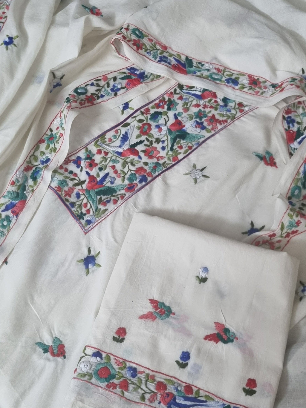 Parsi Gara hand-embroidered green blue bird motif cotton 3-piece unstitched suit – detail shot