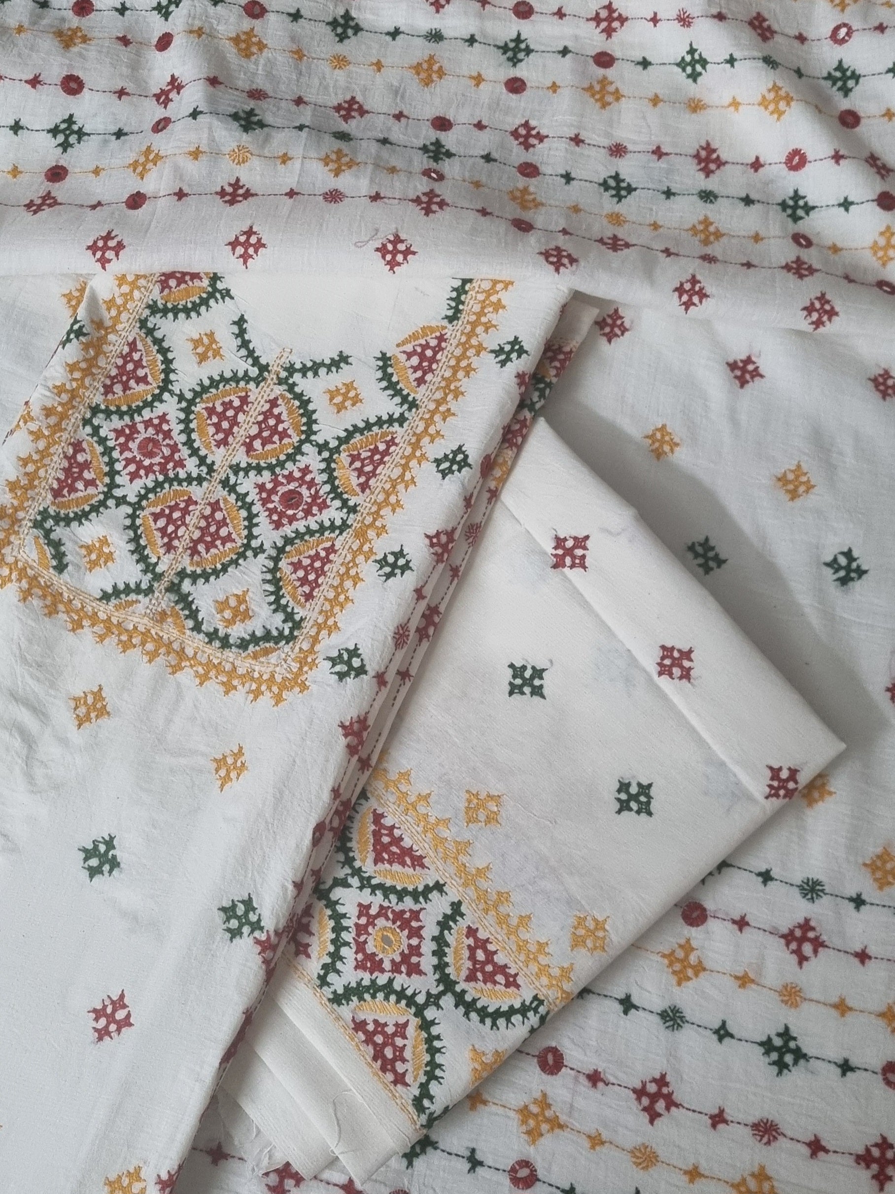 Multicolour Sindhi embroidery on Indian handloom cotton suit set – close-up detail
