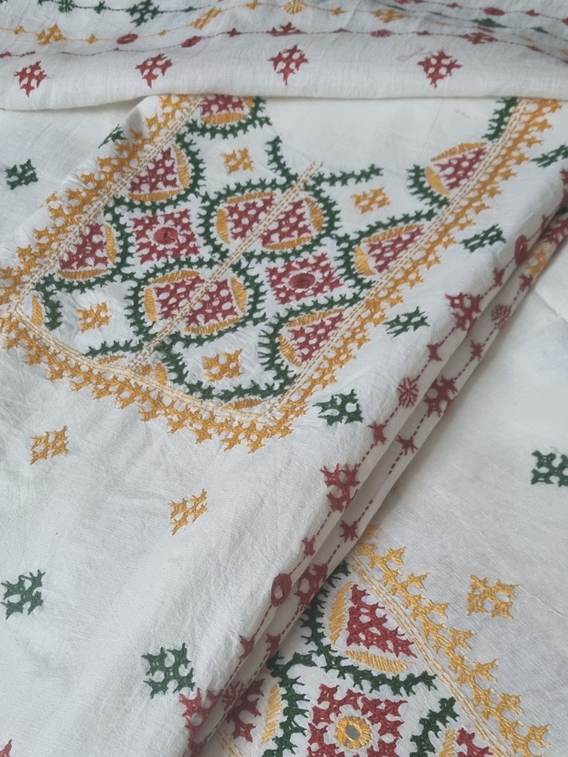 3-piece multicolour Sindhi embroidered unstitched suit – dupatta and fabric view