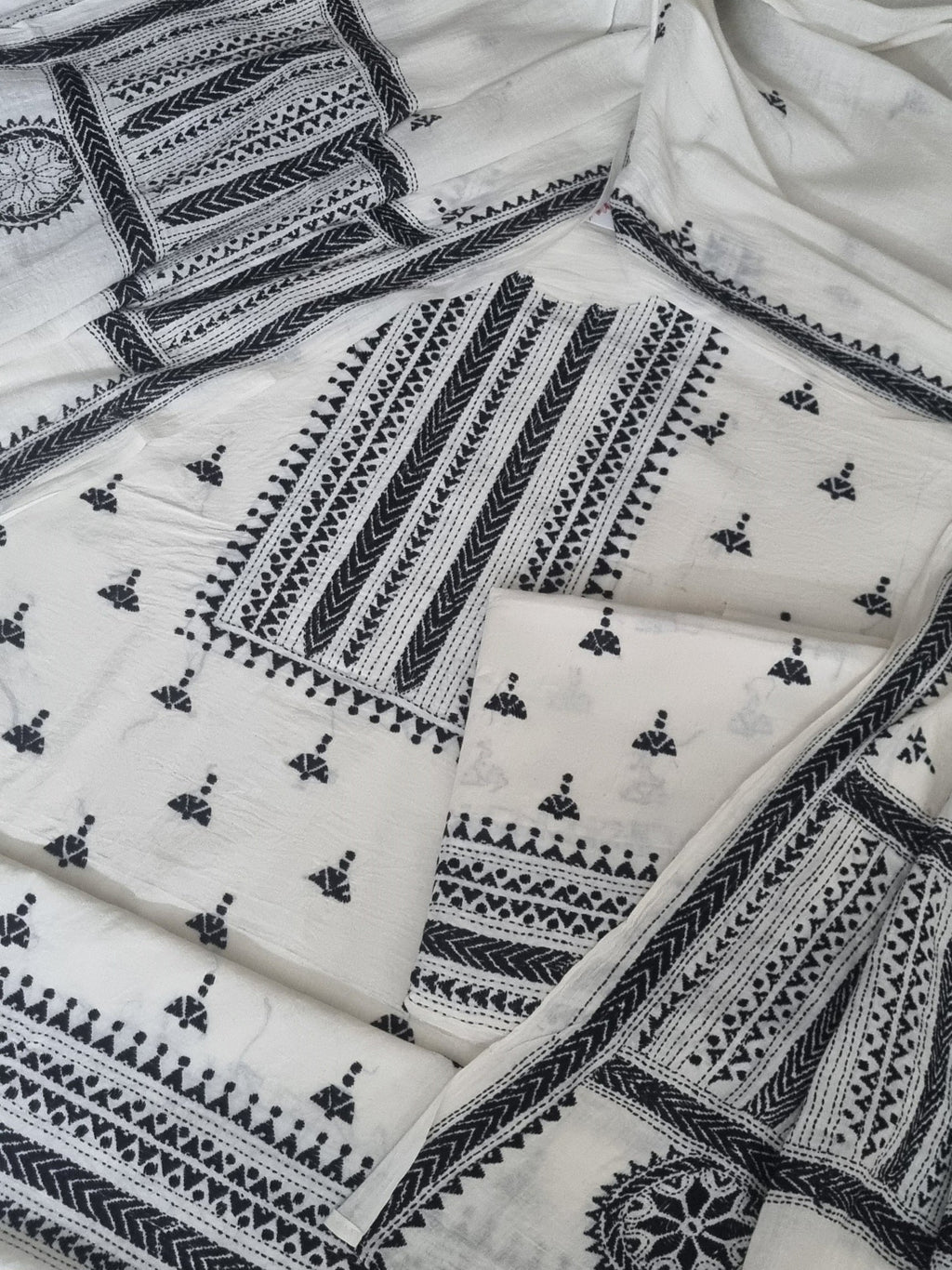 Black off-white Indian handloom 3-piece unstitched suit set with Kantha work – fabric detail