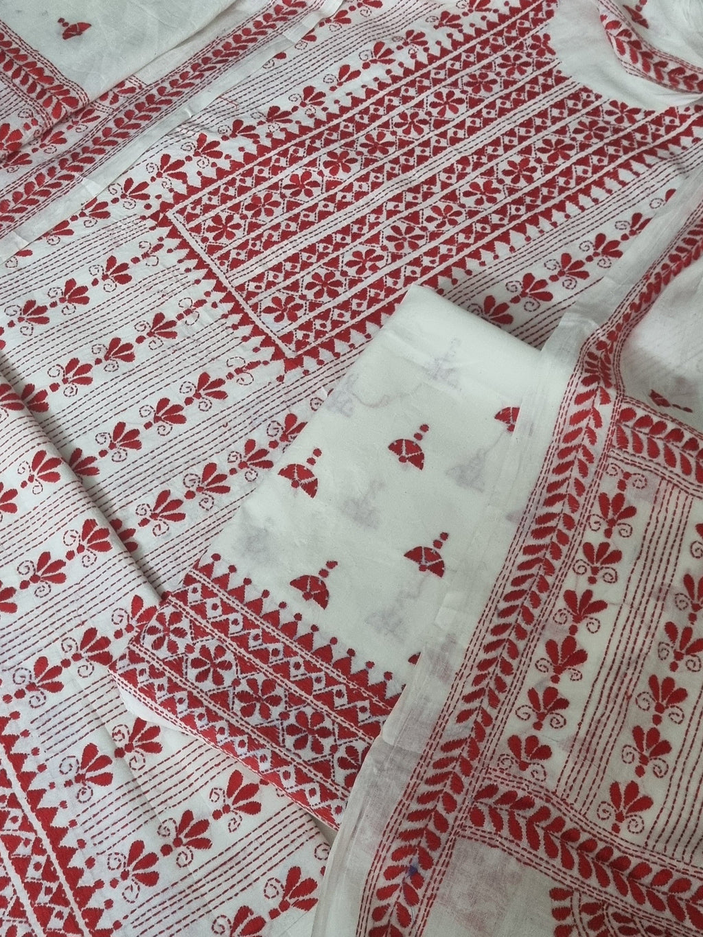Indian handloom 3-piece suit set with Kantha embroidery – kurta detail view