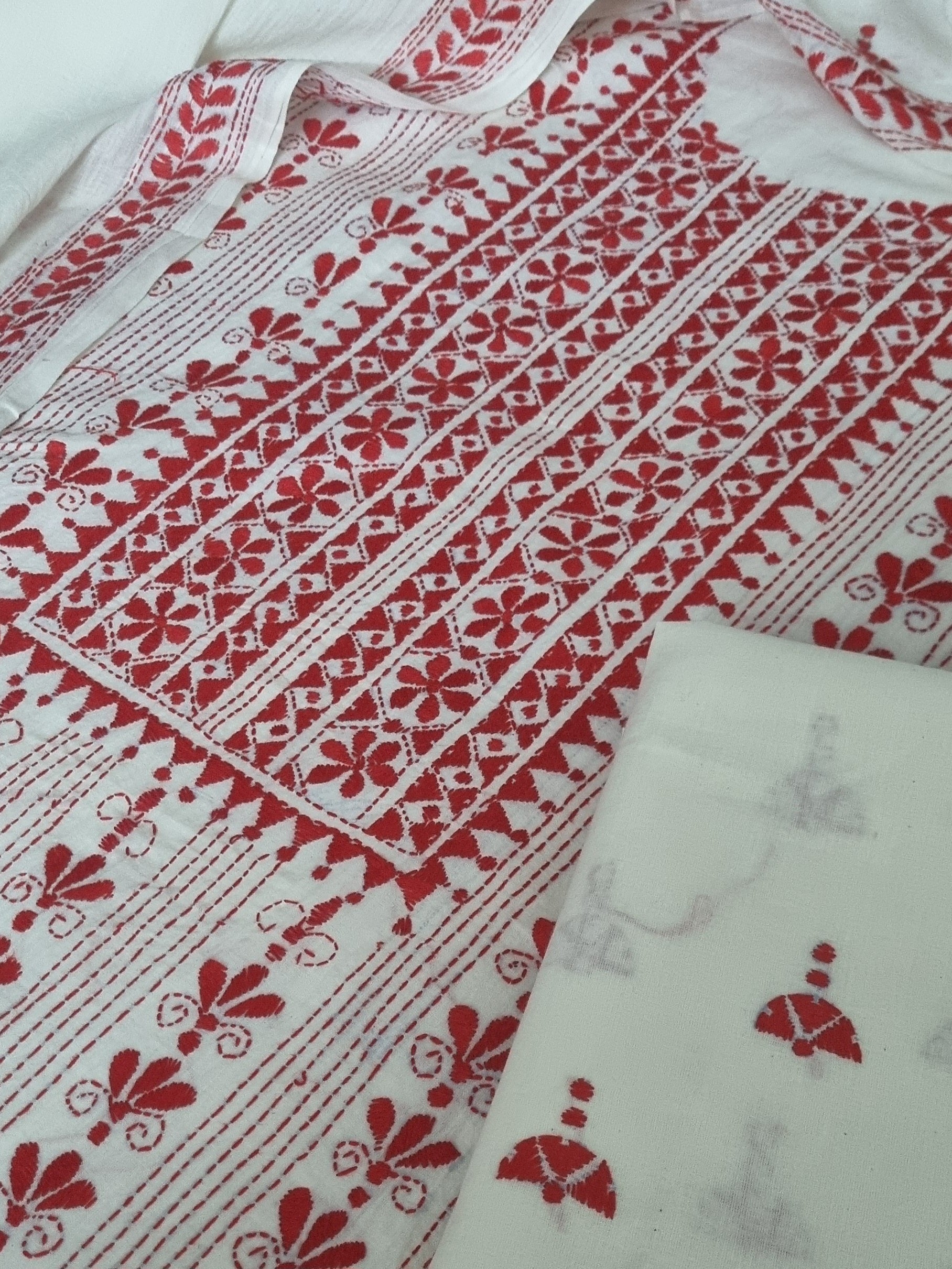 Cream cotton dupatta with red Kantha running stitch embroidery – drape detail