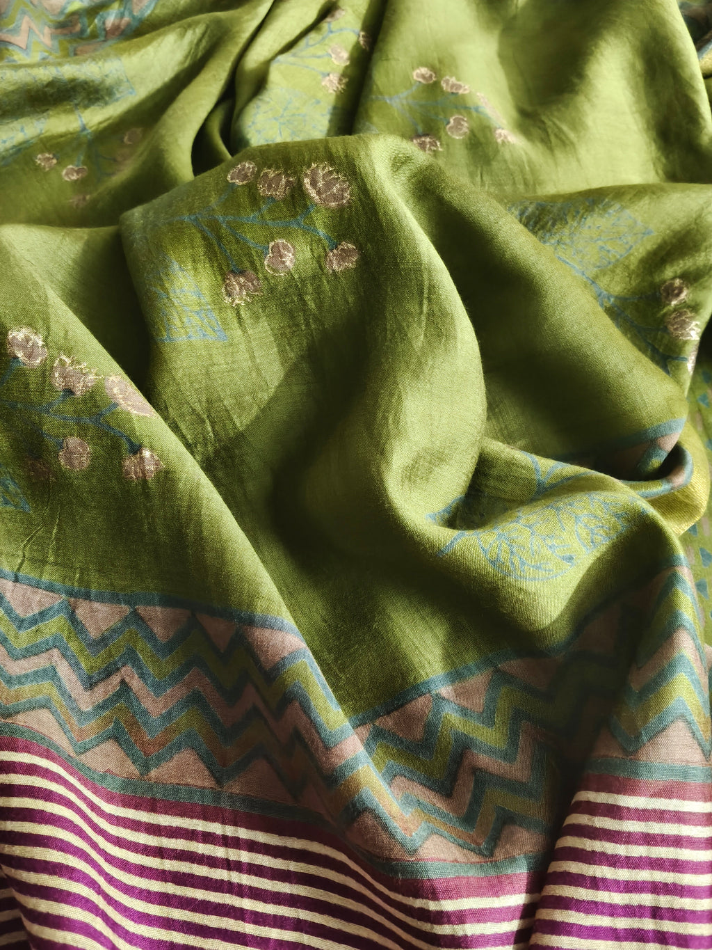 Premium handloom Maheshwari silk 3-piece set – green purple dupatta