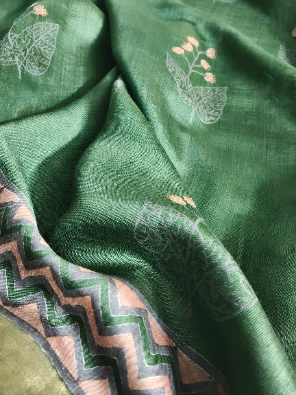 Handloom Maheshwari silk salwar kameez set – light forest green and purple dupatta detail