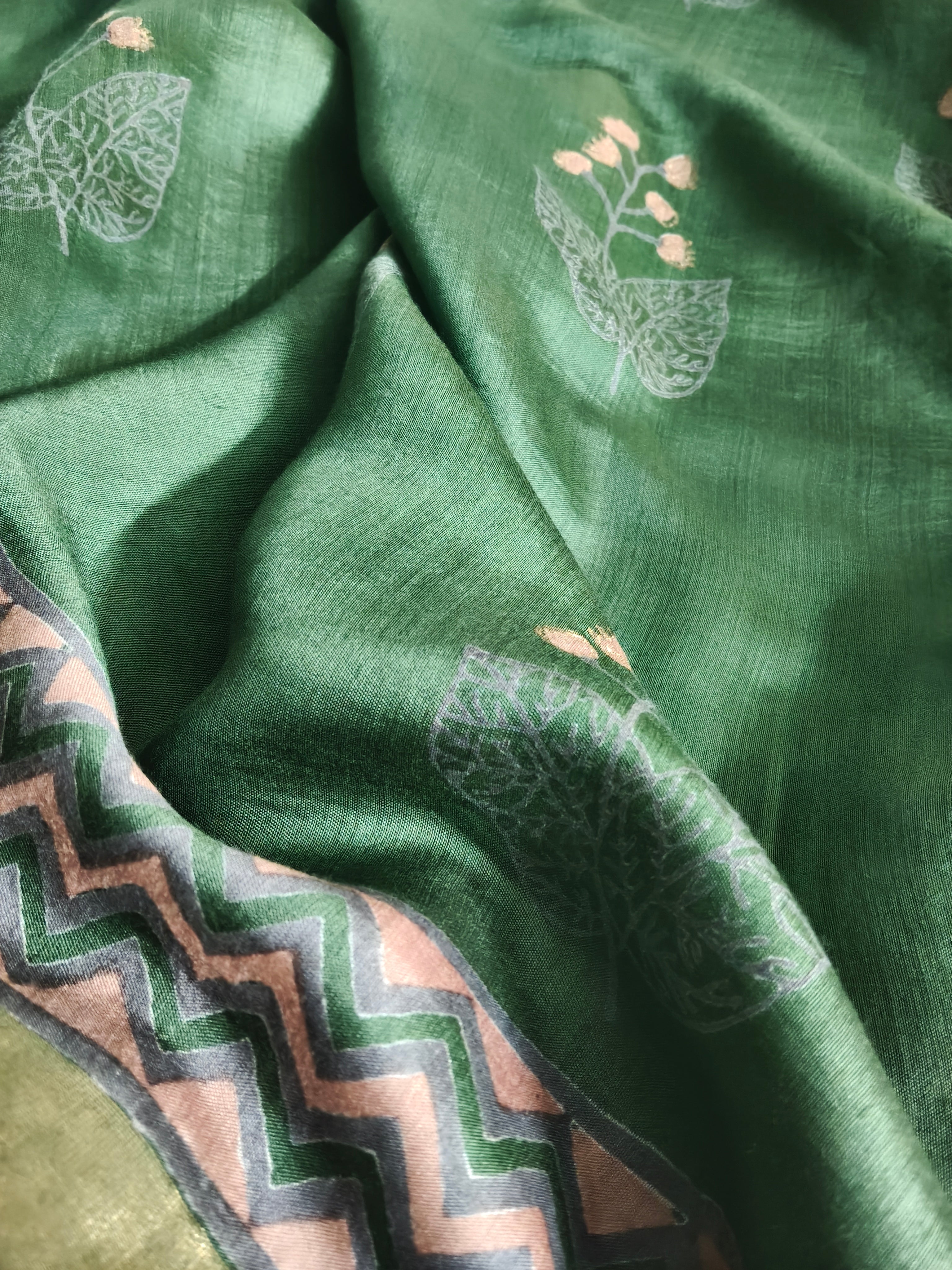 Handloom Maheshwari silk salwar kameez set – light forest green and purple dupatta detail