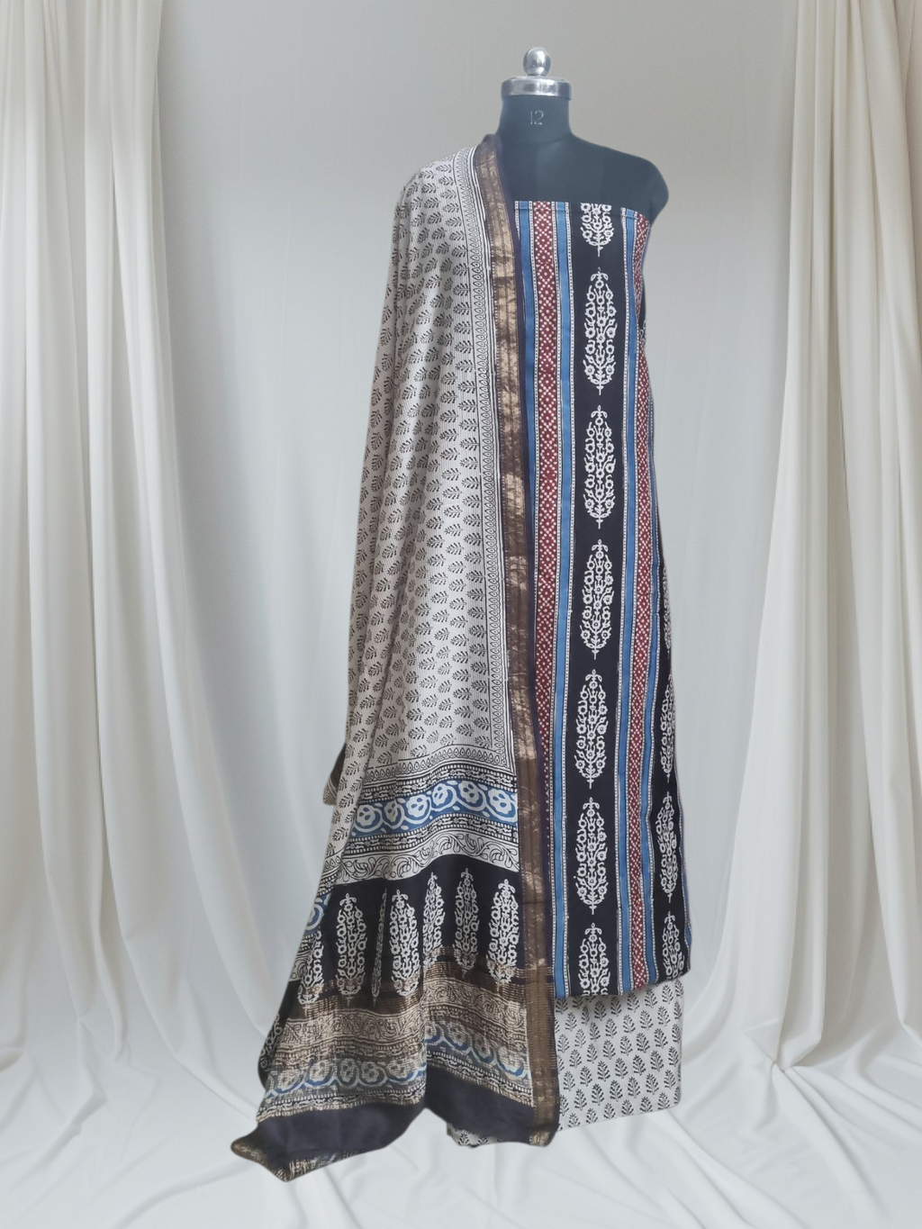 Unstitched salwar fabric detail – Maheshwari handloom silk with Bagh print